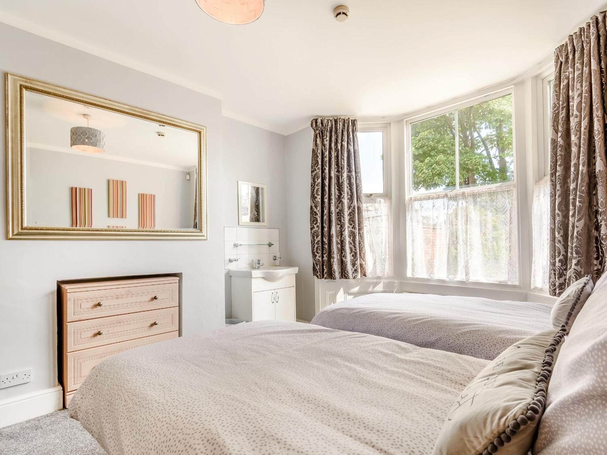 Queen Bs Bridlington Extérieur photo